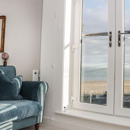Beach House Rhôs-on-Sea Екстериор снимка